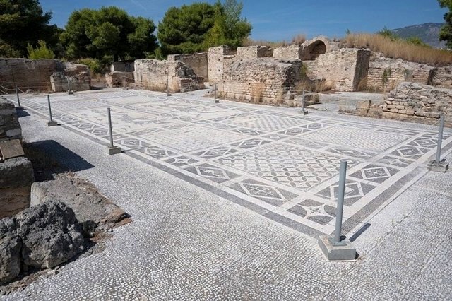 Isthmia - Monochrome mosaic floor at the Isthmia Roman Bath